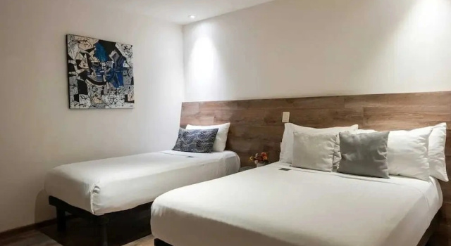 Трёхместный номер Standard ROOM Hotel & Suites