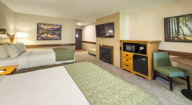 Четырёхместный номер Deluxe с балконом Carson Hot Springs Resort & Spa