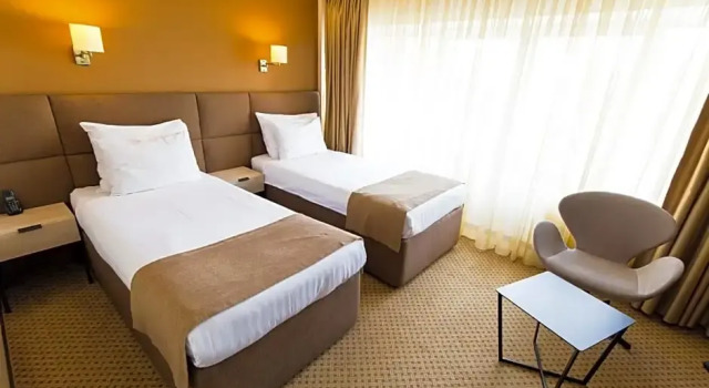 Номер Standard Crystal Palace Hotel
