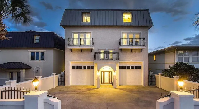 Its About Time 9 Bedroom Holiday Home by Five Star Properties, Varaa Lomakoti Miramar Beach Emerald Coast