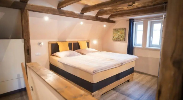 Der-einstige-TAUBENSCHLAG-in-der-Hofstallung-2-geschossiges-Deluxe-Maisonette-Apartment, Забронировать Апартаменты/квартира Апартаменты Нижней Франкония, Апартаменты/квартира