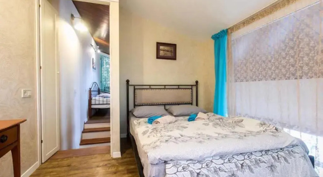 Live like a Tbilisian in a Loft @ Marjanisvhili, Забронировать Отель Чугурети Тбилиси, рядом с Концертный зал Тбилиси