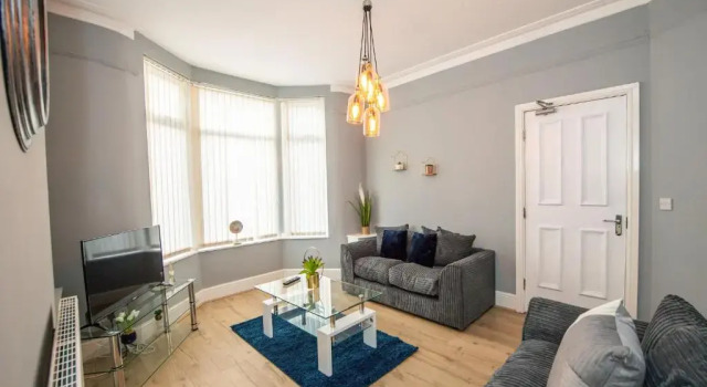 Large Contractor & Worker House - Free Parking - by ComfyWorkers