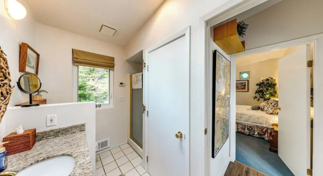 Коттедж Waterfront Gem w/ 2 Patios on Camano Island