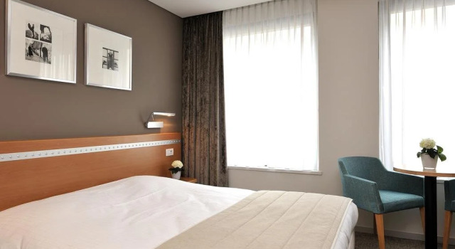 Business By Parkhotel -ANNEX, Забронировать Отель Бизнес-отели Кортрейк, рядом с Большой рынок, 4* 5*