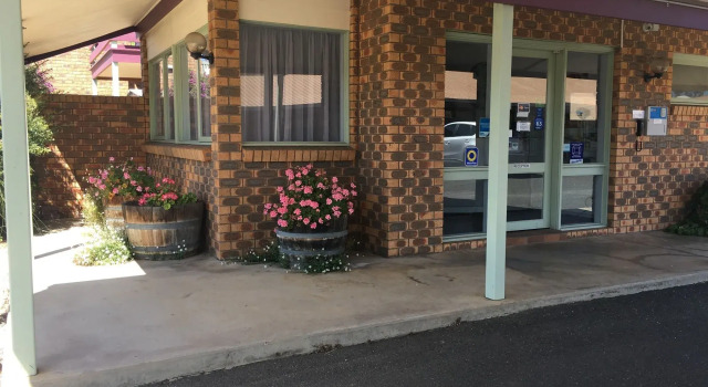 Horsham Mid City Court Motel, Book Motel Hotels in Grampians with Parking, Parking