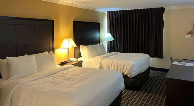 Четырёхместный номер Standard MainStay Suites Ozona I-10