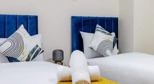 Апартаменты Superior Comfy Apartments in Queensway