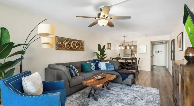 Апартаменты < 1 Mi to Fashion Square: Condo w/ Community Perks