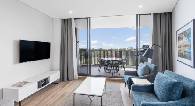 Люкс Luxury с 3 комнатами Meriton Suites Sydney Airport