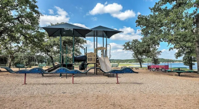 Коттедж Beach & Pool Access at Lake Travis Family Getaway!