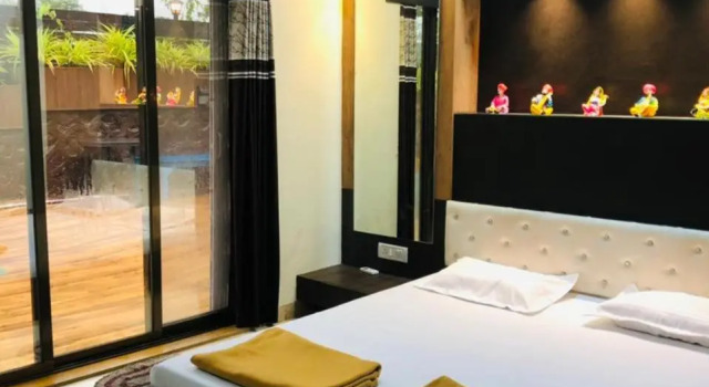Slice Of Heaven.3-Bedroom Villa with Pool & Gazebo, Prenota Villa Cottage a Maharashtra, Cottage