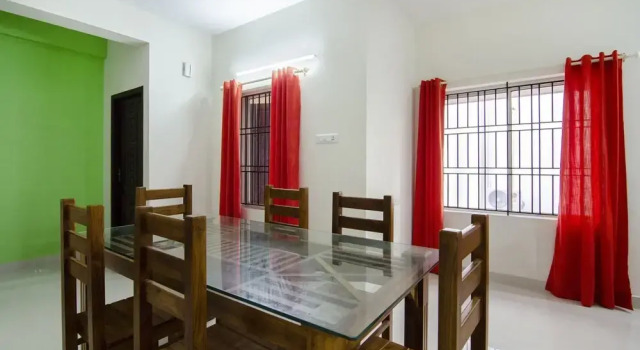 Six Gems by OYO Rooms