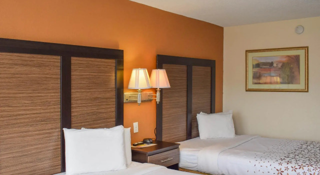 Двухместный номер Standard Americana Inn a Travelodge by Wyndham