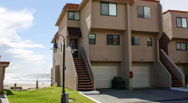 Beachfront 3 BDR Downtown Pismo