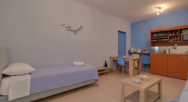 Апартаменты Цокольный этаж c 1 комнатой Carpe Diem near the Athens airport