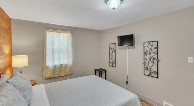 Downtown 2 Story Property 2 Bedroom Apts by RedAwning, Забронировать Апартаменты/квартира Спирфиш Black Hills National Forest, рядом с Matthews Opera House &amp; Arts Center