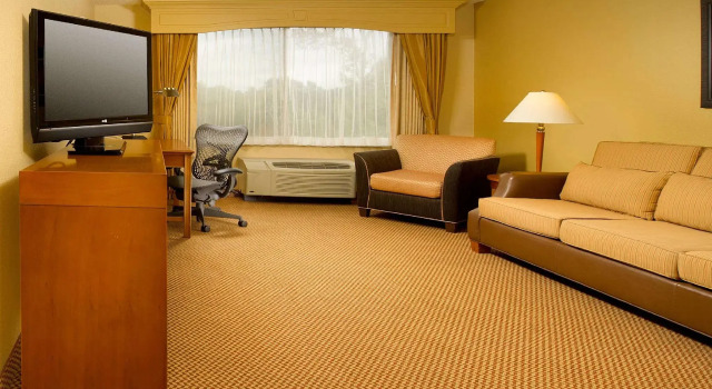 Hilton Garden Inn Columbus, Забронировать Отель Колумбус Джорджия
