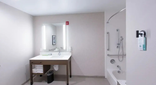 Четырёхместный номер Standard La Quinta Inn And Suites By Wyndham Lincoln