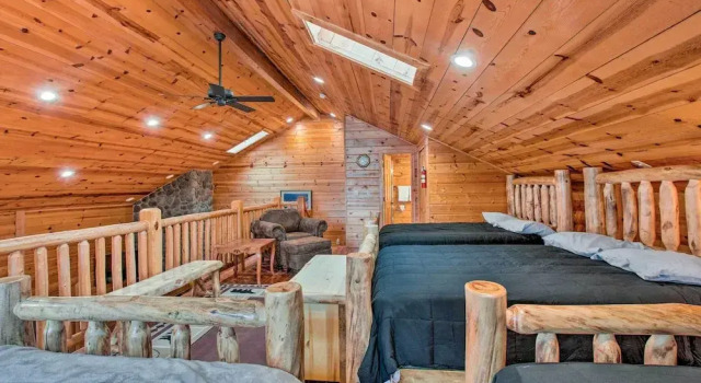 Коттедж 3 Blks to Ski Lift: Angel Fire Cabin on Bus Rt