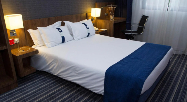 Двухместный номер Standard Отель Holiday Inn Express Bilbao, an IHG Hotel