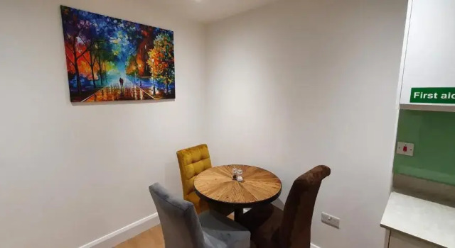 Garland Stylish Apartment 2 In Greater London