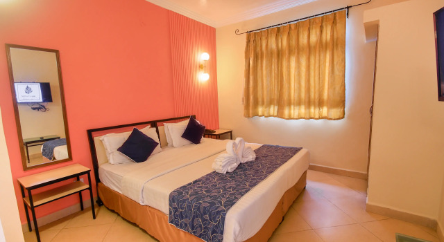 Люкс с балконом и с видом на бассейн Aastha Escape Resort near Calangute Beach