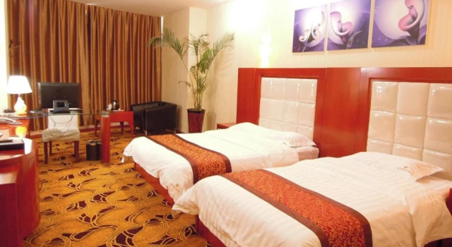 Longhua Business Hotel, Rezerwuj Hotel Hotele w Hondlon z parkingiem, Parking