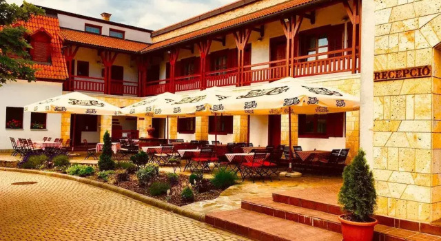 Magita Hotel, Забронировать Отель Отели Эрдёбенье с парковкой, Парковка