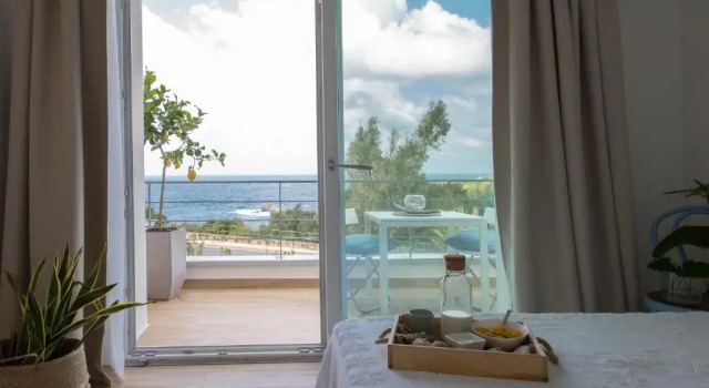 Camera doppia Deluxe con balcone e con vista mare Zabbàra B&B