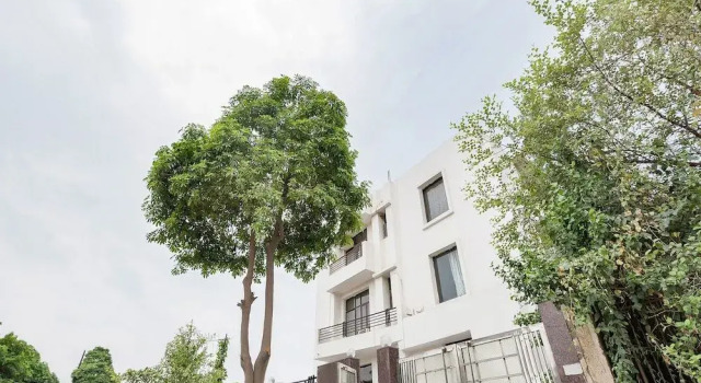 Capital O 15929 Comfort Residency, Забронировать Отель Нойда штат Уттар-Прадеш