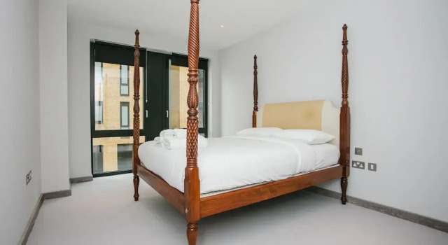 Modern 1 Bedroom Apartment With Balcony, Varaa Huoneisto Asunnot kohteessa Merseyside, Huoneisto