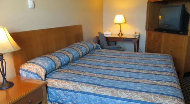Athabasca Valley Inn & Suites, Book Hotel Hoteller i Hinton med parkering, Parkering