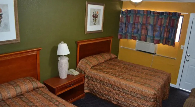 Четырёхместный номер Standard Atlantic Economy Inn