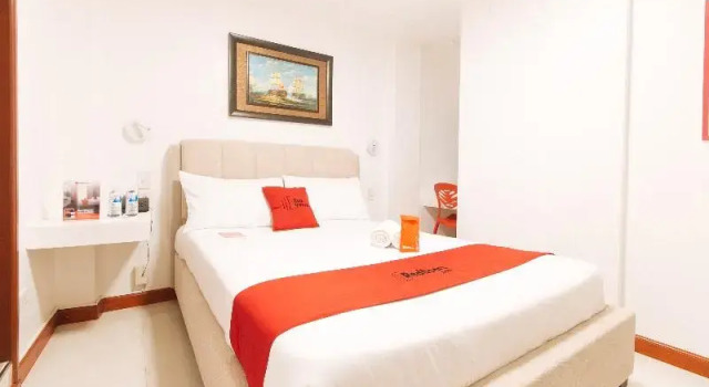 Номер Standard RedDoorz near Mercado del Lago