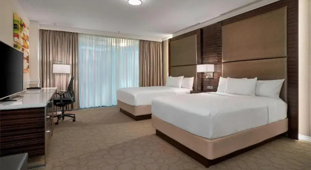 Двухместный люкс c 1 комнатой Delta Hotels by Marriott Edmonton Centre Suites