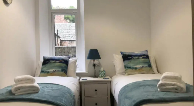 Dryburgh Apartment No3, Забронировать Апартаменты/квартира Отели Инвернесс с парковкой, рядом с Природный заповедник Меркинч, Парковка
