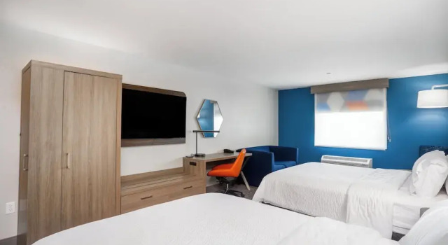 Четырёхместный люкс Holiday Inn Express & Suites Cedar Rapids NE – Marion by IHG