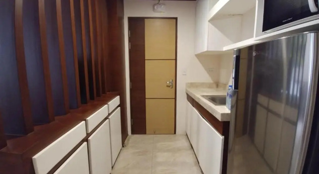 Студия с балконом Bed and Bath Serviced Suites