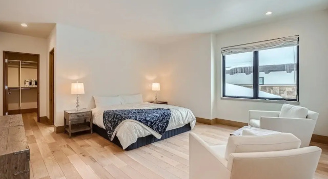 3018 Basingdale Blvd 4 Bedroom Home by RedAwning, Vail, Забронировать Отель Отели Вейл с парковкой, Парковка