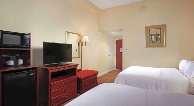 Четырёхместная студия Hampton Inn Shrewsbury