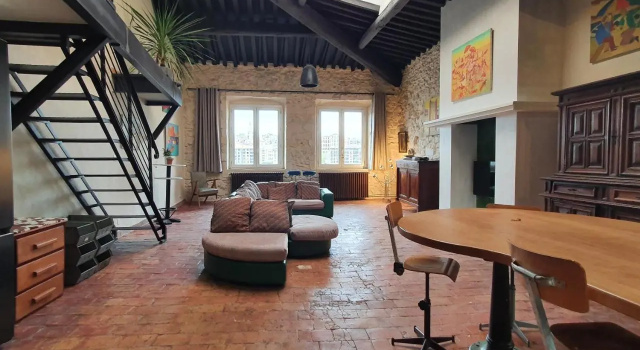 Grand Loft En Plein Coeur du Vieux-Port, Rezervasyon Daire Carros otoparklı oteller, Otopark