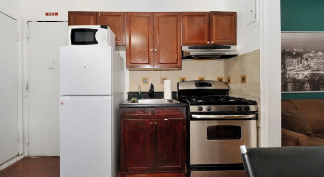 Апартаменты Charming 2BR Apartment Near Times Square