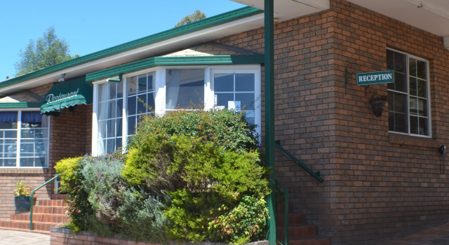 Deer Park Motor Inn Armidale, Забронировать Отель Армидейл New England NSW
