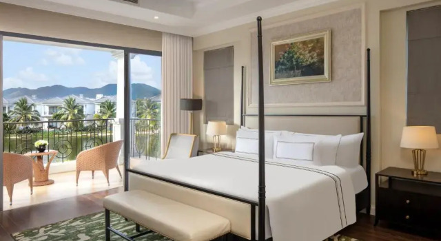 Вилла с 3 комнатами с видом на озеро Meliá Vinpearl Cam Ranh Beach Resort
