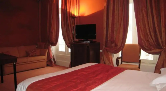 Logis Hôtel Les Maréchaux, Забронировать Отель Осер Yonne's wine road, рядом с Информационно-туристический центр Кастра