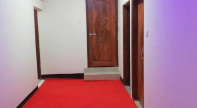 Номер Deluxe New Royal Inn Hotel