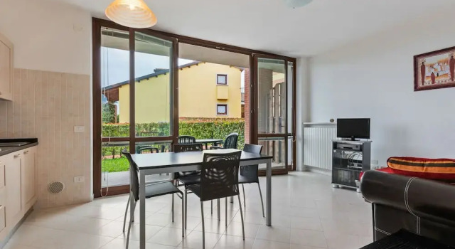 Bright Holiday Home in Lazise Italy With Swimming Pool, Prenota Casa vacanze Hotel a Veneto con piscina, Piscina