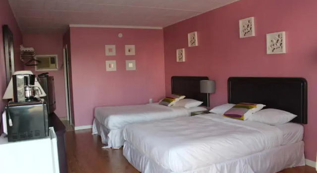 Четырёхместный номер Standard Ritz Inn Niagara