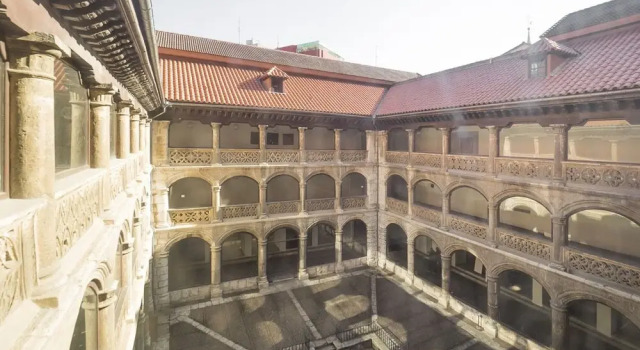 Claustro las Francesas Luxury Apartment in the Heart of Valladolid, Забронировать Апартаменты/квартира Отели Вальядолид с парковкой, рядом с Арена Пласа-дель-Вьехо-Косо, Парковка